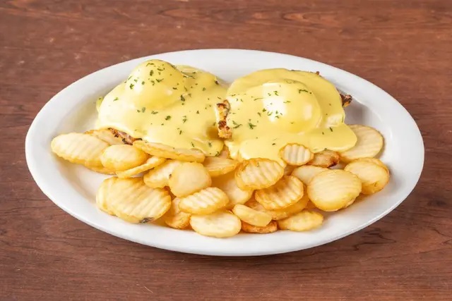 Eggs Benedict with dollar chips